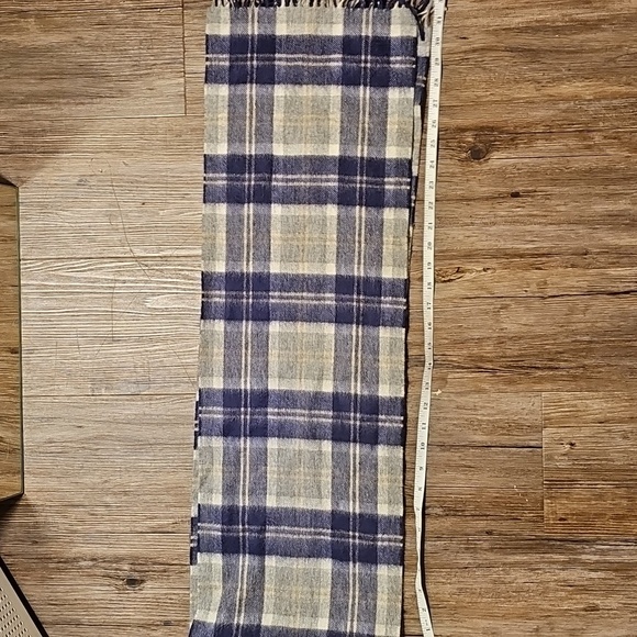 NWOT Edinburgh 100% Cashmere Plaid Fringe Scarf in Blue and Cream - Picture 4 of 6